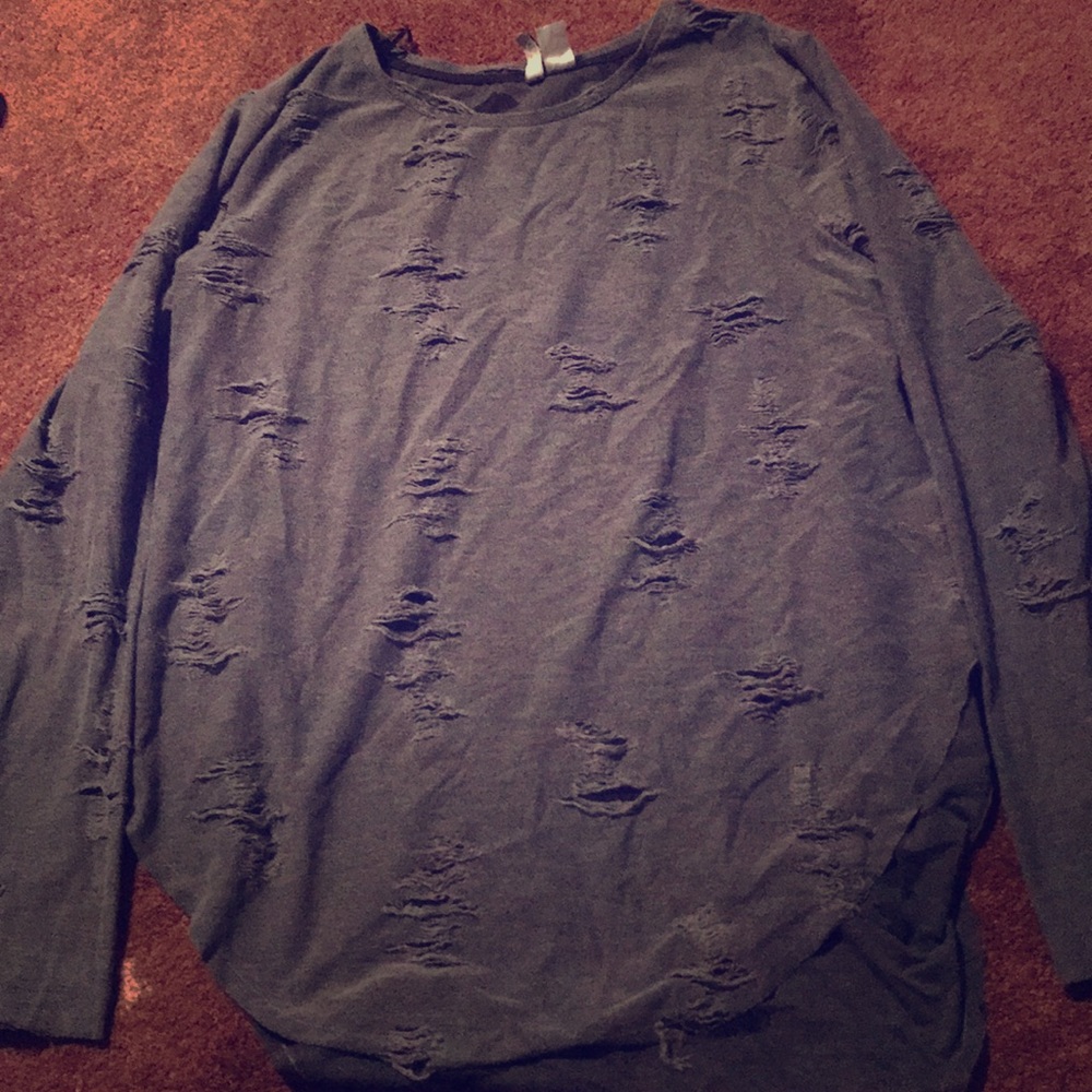 Long sleeved grey grunge shirt